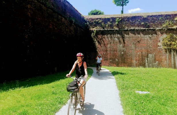 Lucca and The Walls Guided Bike Tour