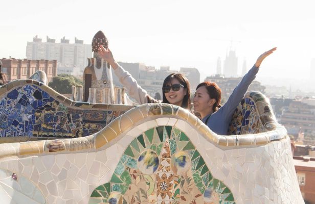 Barcelona guided tour with Sagrada Familia and Park Güell entry