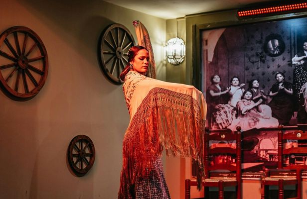 Tablao La Cantaora flamenco show with optional dinner