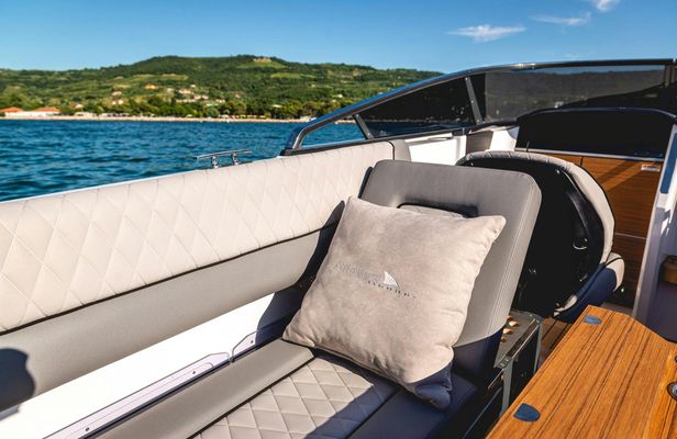 Lake Como 1-Hour Luxury Sunset Tour