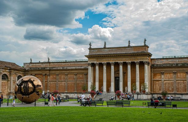 Aperitif and Skip-the-Line Ticket for the Vatican Museums