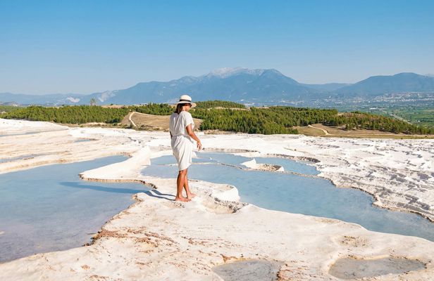 Day trip from Fethiye to Pamukkale natural site with hot springs