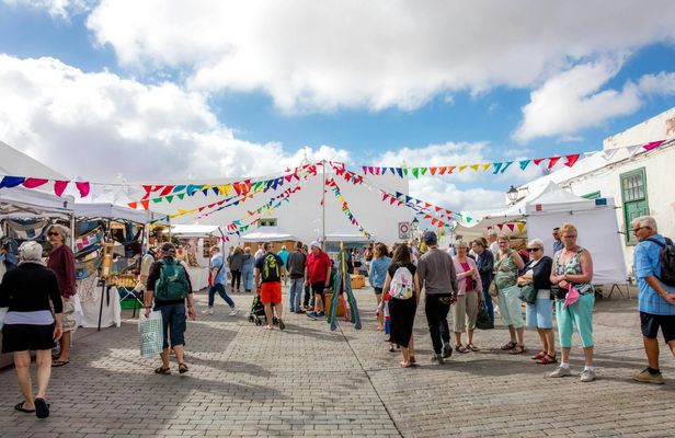 Teguise Sunday Market and LagOmar Visit