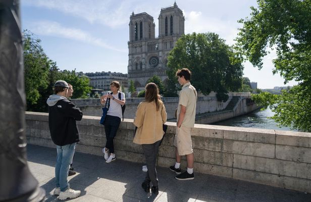 Notre Dame's Island with Sainte Chapelle and Marie Antoinette's Prison