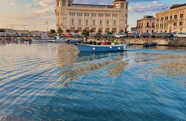 Guided boat excursion to Ortigia Island and Sea Caves