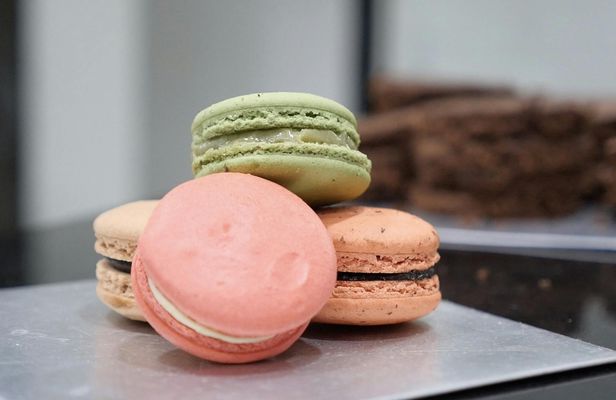 Traditional food tour in Montmartre neighborhood
