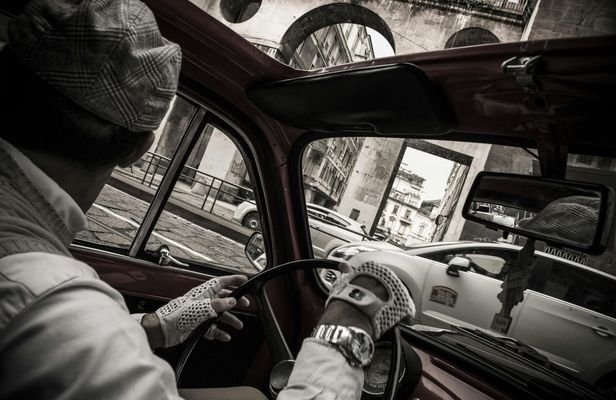 Milano Highlights 30 Minutes Private Tour by Vintage Car