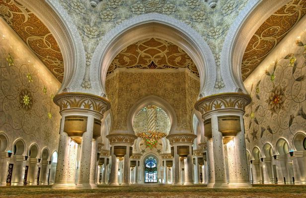 Abu Dhabi Sheikh Zayed Mosque shared half-day tour from Dubai