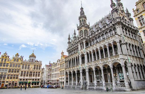 Private architecture walk through Brussels with a local expert