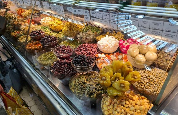 Valencia Food Tour with Tapas & Drinks with a Local