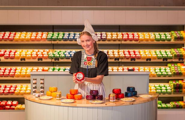 Guided tour to Keukenhof and Zaanse Schans from Amsterdam