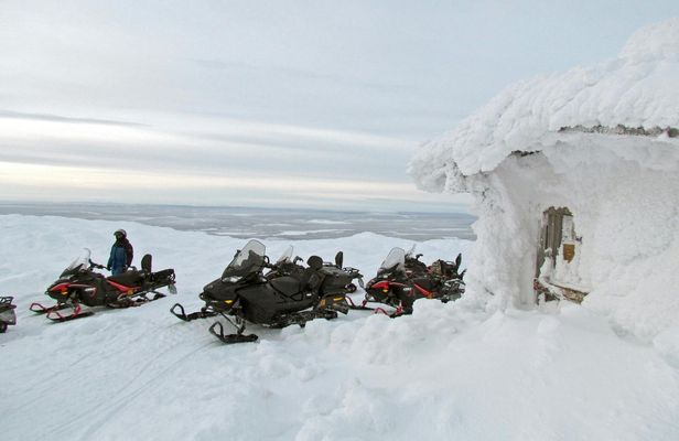 Snowmobile safari from Levi to Kumputunturi fell