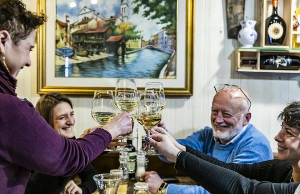 Venice Food and Drinks Guided Tour with Spritz and Tramezzino
