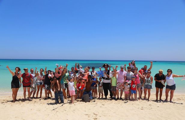 Hurghada, Pirate Yacht and Submarine Combo Visit from Luxor with Lunch
