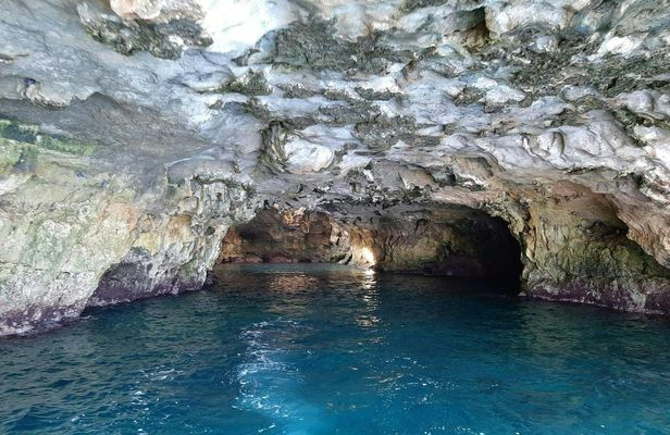 Cruise in a Gozzo to the Caves of Polignano a Mare