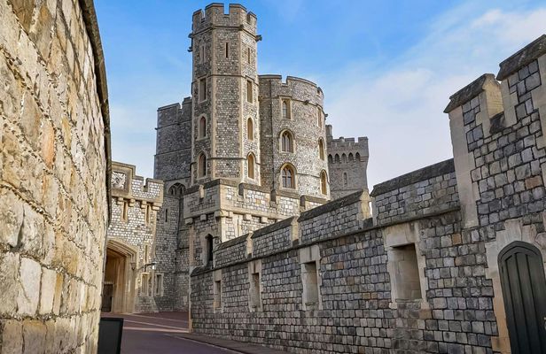 Stonehenge and Windsor Castle Tour from London Including Entrance