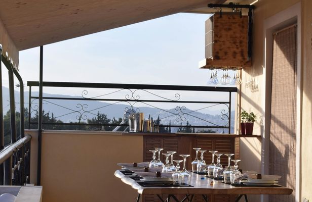 10 Famous Greek Dishes and an Acropolis View