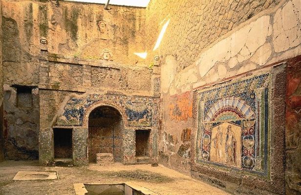 Herculaneum 2-hours Group Tour with Skip-the-Line Tickets