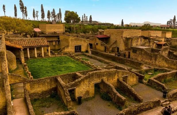 Herculaneum and Pompeii tour with audio guide