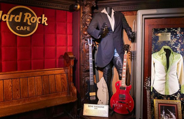Hard Rock London Walking Tour with Lunch