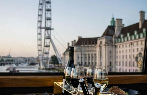 Luxury London bus tour with a gourmet dinner and panoramic view