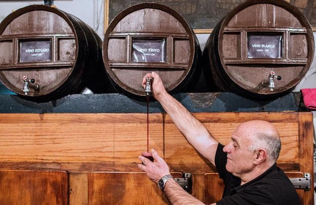 Tapas and Wine Tour in Barcelona's Gothic Quarter