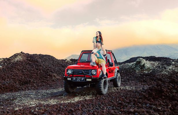 Mount Batur sunrise 4x4 excursion with a photographer