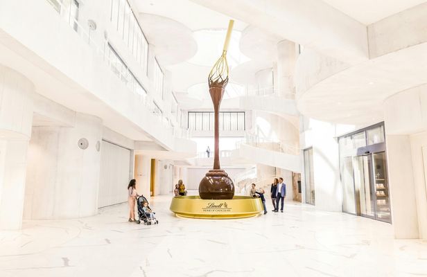 Zurich tour with boat cruise and visit to Lindt Home of Chocolate