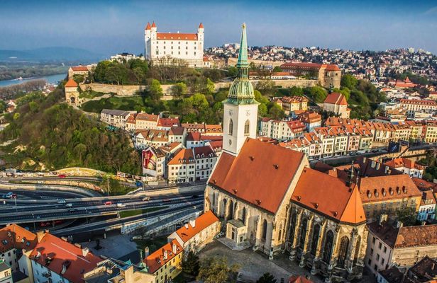 Exploring Bratislava Guided Walking Tour with Castle Admission