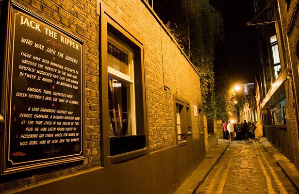London Walking Tour with Entrance to the Jack the Ripper Museum