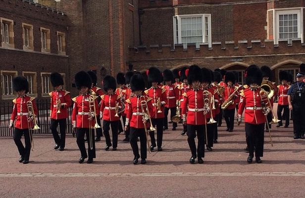 Sherlock Holmes Museum and Westminster Highlights Tour