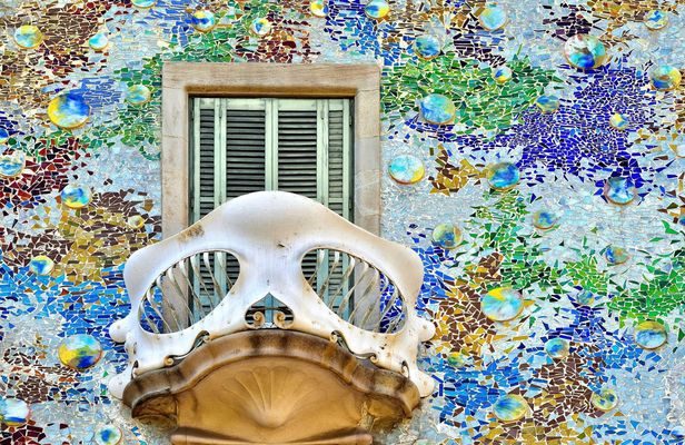 Old Town Walking Tour with optional Casa Batlló Skip The Line Ticket