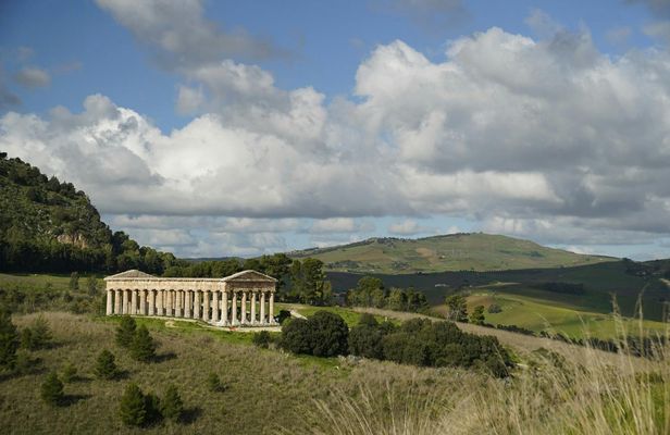 Sicily: Skip-the-Line Entry to Segesta Ruins and Shuttle Service