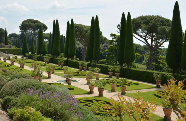 Tour of Pontifical Villa Gardens at Castel Gandolfo in Minibus