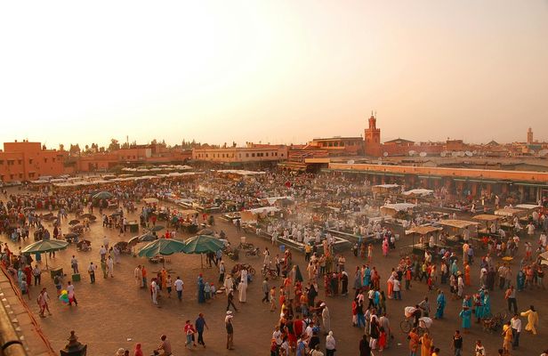Marrakech Guided Tour by Night with Moroccan Dinner