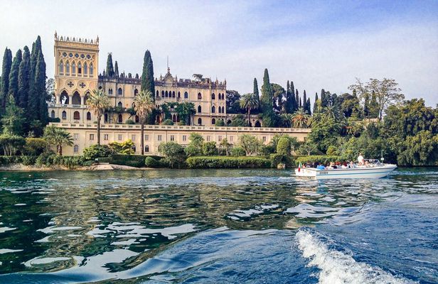 Private Boat Tour from Saló to Isola del Garda with Toast