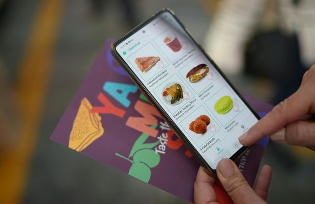 Self-Guided Food Tasting Tour in Jerusalem Market Machne Yehuda