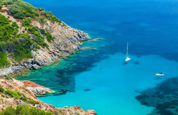 Full-Day South Corsica Speedboat Trip from Palau with Lunch