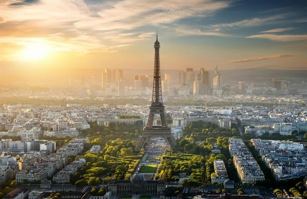 Direct Access Eiffel Tower Tour with Access to the 2nd Floor