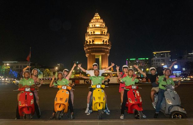 Phnom Penh Night Foodie Vespa Tour