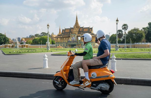 Phnom Penh City Tour by Scooter