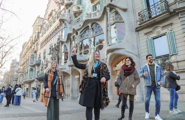 Best of Gaudí private walking tour in Barcelona with a local guide