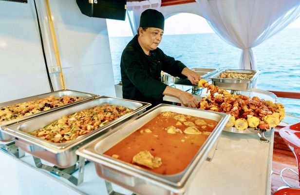 Snorkeling Day Trip to Ko Tao and Koh Nangyuan with Meals