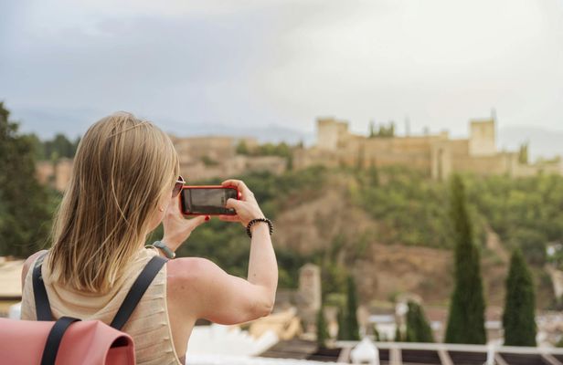 Alhambra and Generalife skip-the-line private tour