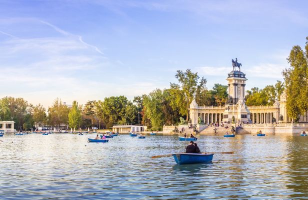 Retiro Park private tour with local guide