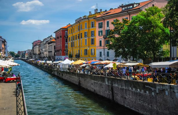 Navigli Canals of Milan private walking tour with a local guide