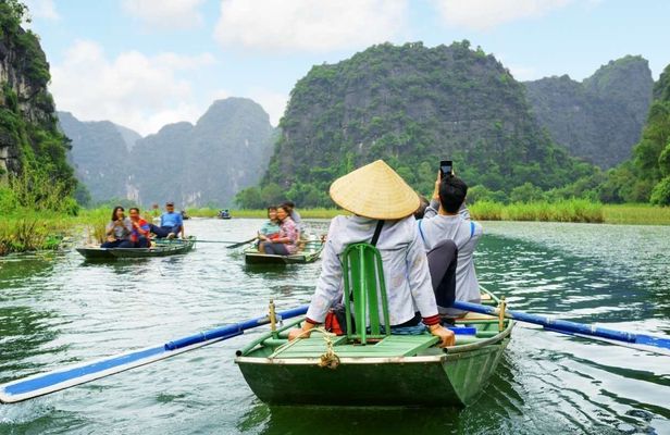 Ninh Binh Tour: Hoa Lu and Tam Coc Day Tour from Hanoi