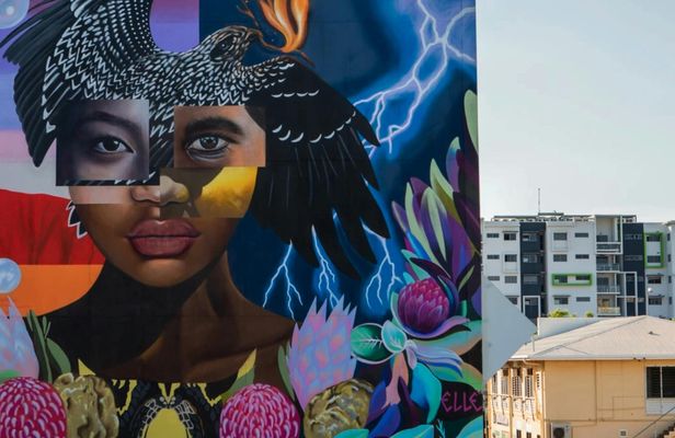 Gourmet dinner and street art tour with augmented reality app