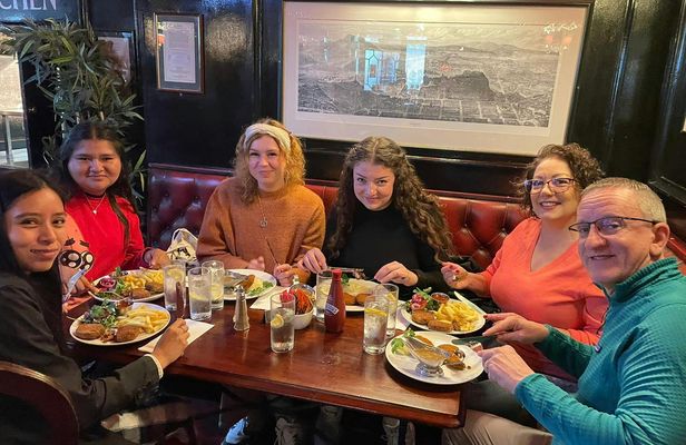 New Town Edinburgh Food Tour with a Local