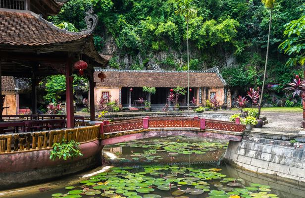 Full-Day Guided Tour of Hoa Lu, Trang An, and Mua Cave with Lunch
